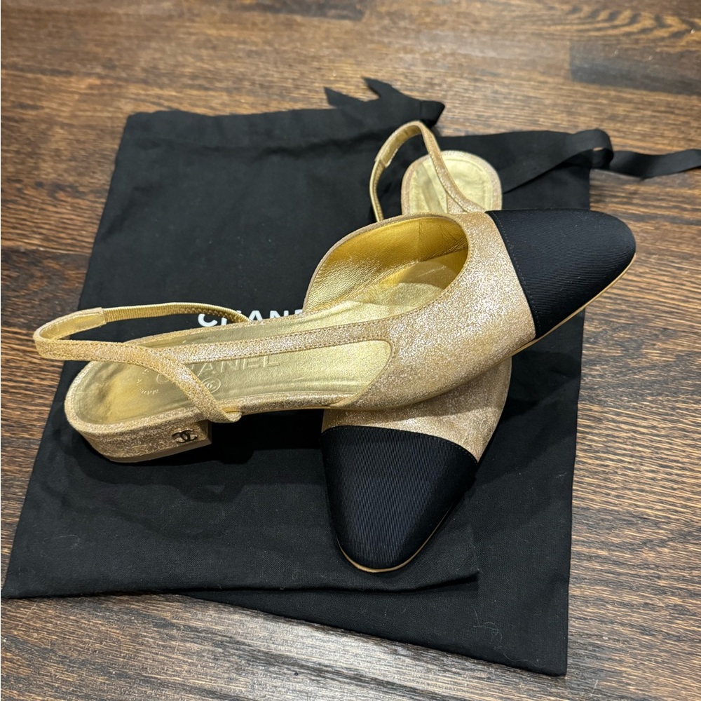 CHANEL Women's Gold and Black Slingbacks size 37.5 - Picture 2 of 5